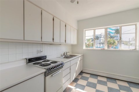 Condo in Daytona Beach, Florida, 2 bedrooms  № 1542787 - photo 8