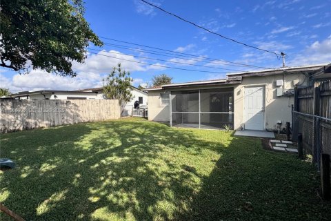 Casa en alquiler en North Lauderdale, Florida, 2 dormitorios, 82.03 m2 № 2048385 - foto 11