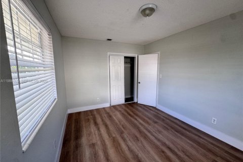 Casa en alquiler en North Lauderdale, Florida, 2 dormitorios, 82.03 m2 № 2048385 - foto 9