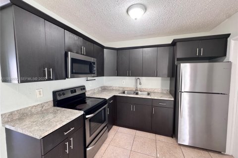 Casa en alquiler en North Lauderdale, Florida, 2 dormitorios, 82.03 m2 № 2048385 - foto 6