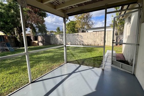 Casa en alquiler en North Lauderdale, Florida, 2 dormitorios, 82.03 m2 № 2048385 - foto 14