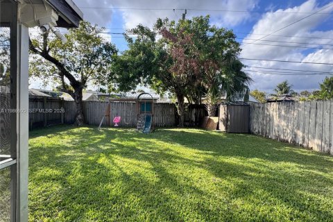 Casa en alquiler en North Lauderdale, Florida, 2 dormitorios, 82.03 m2 № 2048385 - foto 15