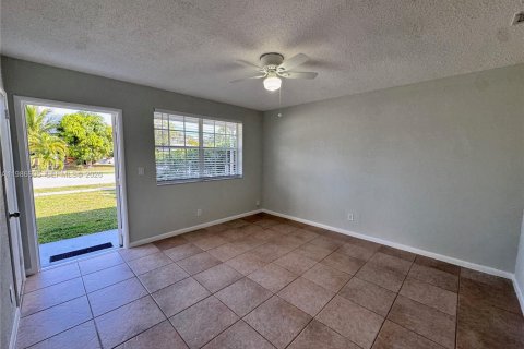Casa en alquiler en North Lauderdale, Florida, 2 dormitorios, 82.03 m2 № 2048385 - foto 5