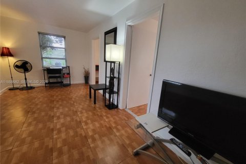 Casa en alquiler en Dania Beach, Florida, 1 dormitorio, 61.32 m2 № 2019823 - foto 10