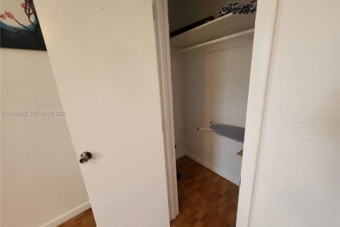 Casa en alquiler en Dania Beach, Florida, 1 dormitorio, 61.32 m2 № 2019823 - foto 11