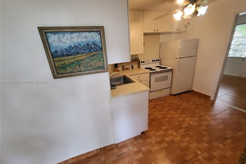 Casa en alquiler en Dania Beach, Florida, 1 dormitorio, 61.32 m2 № 2019823 - foto 3