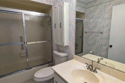 Condo in Sun City Center, Florida, 2 bedrooms  № 2123475 - photo 15
