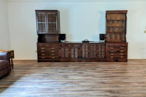Condo in Sun City Center, Florida, 2 bedrooms  № 2123475 - photo 9