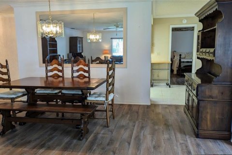 Condo in Sun City Center, Florida, 2 bedrooms  № 2123475 - photo 10