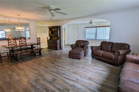 Condo in Sun City Center, Florida, 2 bedrooms  № 2123475 - photo 6