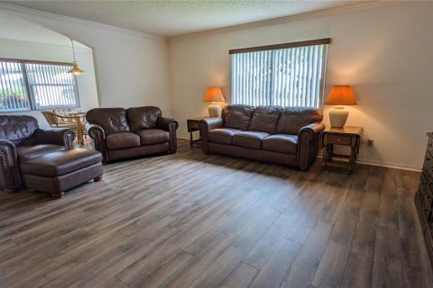 Condo in Sun City Center, Florida, 2 bedrooms  № 2123475 - photo 5