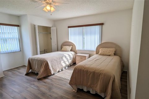 Condo in Sun City Center, Florida, 2 bedrooms  № 2123475 - photo 11