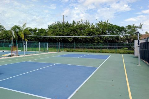 Condo in Sun City Center, Florida, 2 bedrooms  № 2123475 - photo 23