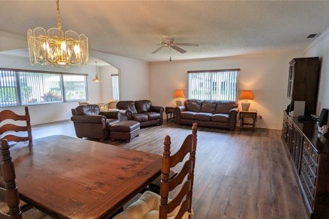 Condo in Sun City Center, Florida, 2 bedrooms  № 2123475 - photo 4