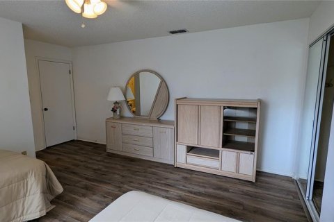 Condo in Sun City Center, Florida, 2 bedrooms  № 2123475 - photo 14