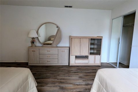 Condo in Sun City Center, Florida, 2 bedrooms  № 2123475 - photo 13
