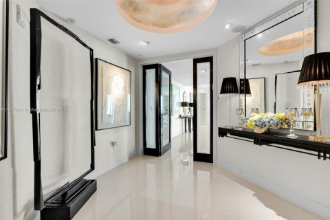 Купить кондоминиум в Санни-Айлс-Бич, Флорида 3 спальни, 323.3м2, № 1971304 - фото 11