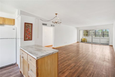 Condo in Jensen Beach, Florida, 2 bedrooms  № 1867187 - photo 5