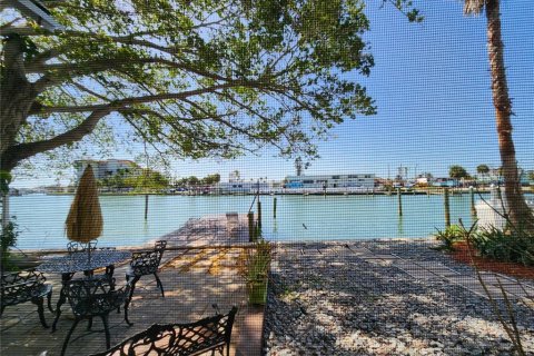 Apartment in Treasure Island, Florida 1 bedroom, 55.74 sq.m. № 1837165 - photo 2
