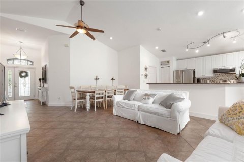House in Palm Coast, Florida 3 bedrooms, 154.96 sq.m. № 974242 - photo 3