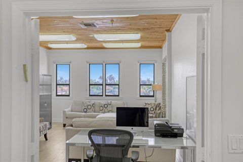 Condo in Palm Beach, Florida, 1 bedroom  № 2153812 - photo 11