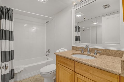 Condo in Palm Beach, Florida, 1 bedroom  № 2153812 - photo 12