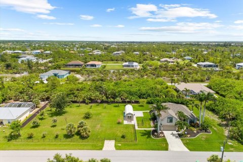 Casa en venta en Port Charlotte, Florida, 5 dormitorios, 265.05 m2 № 1783456 - foto 2