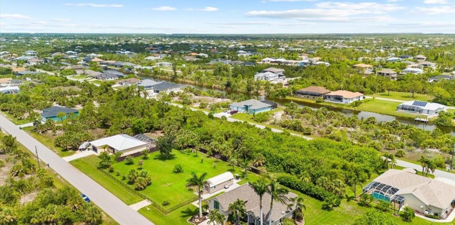 Casa en Port Charlotte, Florida 5 dormitorios, 265.05 m2 № 1783456