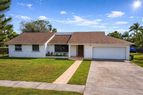 House in Homestead, Florida 3 bedrooms, 151.43 sq.m. № 2027228