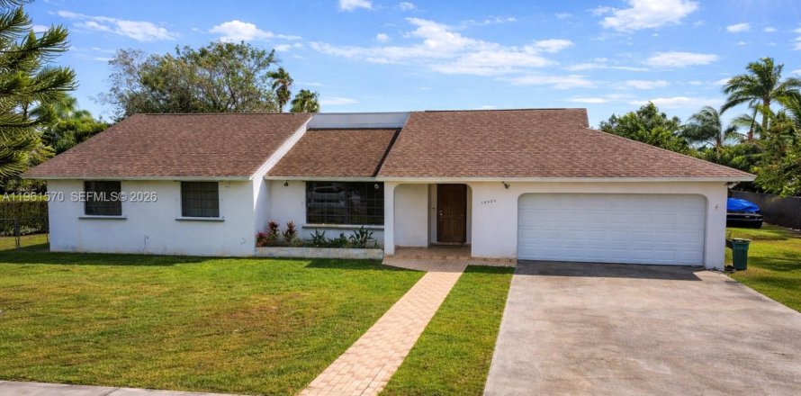 House in Homestead, Florida 3 bedrooms, 151.43 sq.m. № 2027228