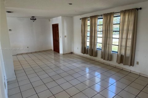House in Homestead, Florida 3 bedrooms, 151.43 sq.m. № 2027228 - photo 8