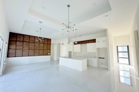 House in Punta Gorda, Florida 4 bedrooms, 200.02 sq.m. № 2108948 - photo 5