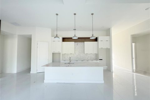 House in Punta Gorda, Florida 4 bedrooms, 200.02 sq.m. № 2108948 - photo 4