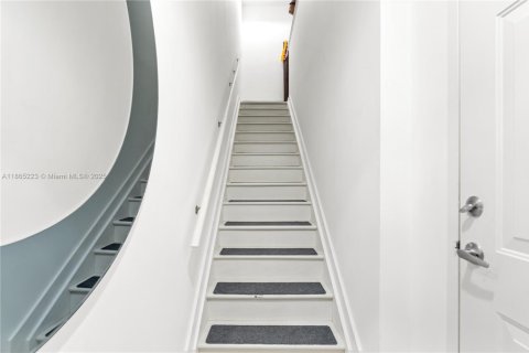 Townhouse in Aventura, Florida 1 bedroom, 79.8 sq.m. № 1896880 - photo 17