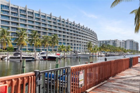 Townhouse in Aventura, Florida 1 bedroom, 79.8 sq.m. № 1896880 - photo 22