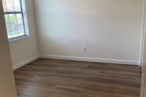 Casa en alquiler en Lake Worth, Florida, 5 dormitorios, 230.96 m2 № 1151743 - foto 1