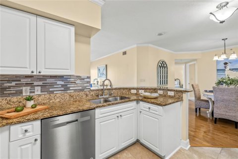Condo in New Port Richey, Florida, 3 bedrooms  № 2267284 - photo 8