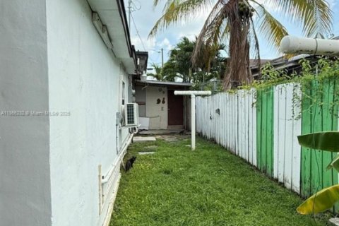 Villa ou maison à vendre à Miami, Floride: 4 chambres, 207.73 m2 № 2023165 - photo 2