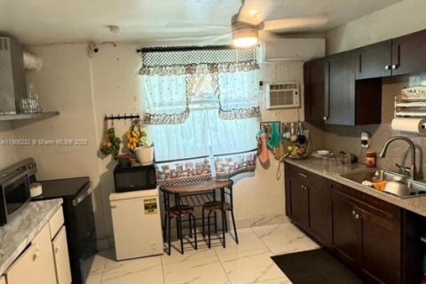Villa ou maison à vendre à Miami, Floride: 4 chambres, 207.73 m2 № 2023165 - photo 12