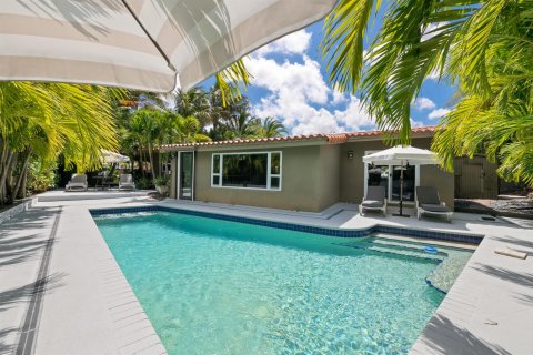 Casa en Fort Lauderdale, Florida 3 dormitorios, 146.6 m2 № 2272509