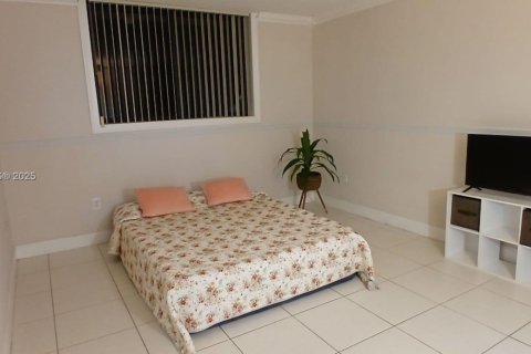 Купить кондоминиум в Майами, Флорида 2 спальни, 105.17м2, № 1953781 - фото 7