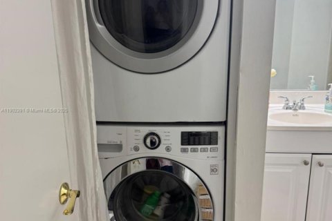 Купить кондоминиум в Майами, Флорида 2 спальни, 105.17м2, № 1953781 - фото 12