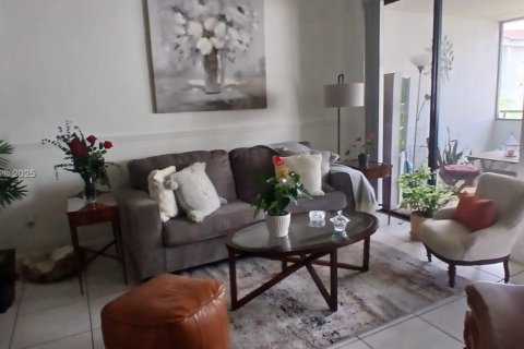 Купить кондоминиум в Майами, Флорида 2 спальни, 105.17м2, № 1953781 - фото 5