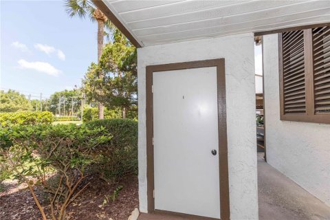 Condo in New Port Richey, Florida, 2 bedrooms  № 2156832 - photo 4