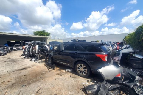 Propiedad comercial en venta en Miami Gardens, Florida № 2000291 - foto 9