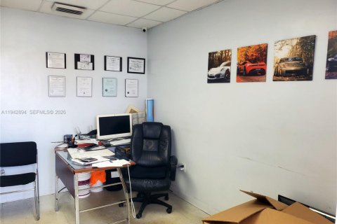 Propiedad comercial en venta en Miami Gardens, Florida № 2000291 - foto 6