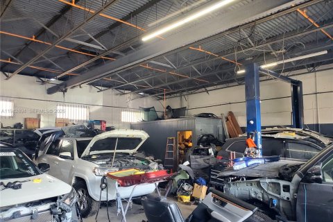 Propiedad comercial en venta en Miami Gardens, Florida № 2000291 - foto 11