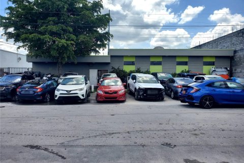Propiedad comercial en Miami Gardens, Florida № 2000291