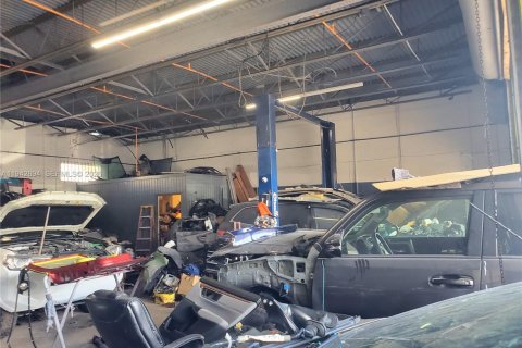 Купить коммерческую недвижимость в Майами-Гарденс, Флорида № 2000291 - фото 19