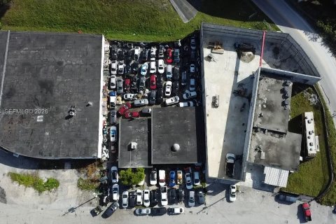 Propiedad comercial en venta en Miami Gardens, Florida № 2000291 - foto 4